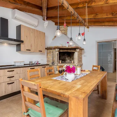 Amazing In Klimni With Kitchen *