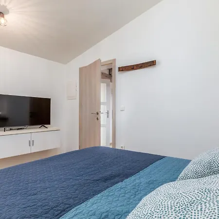 Semesterbostad Amazing In Klimni With Kitchen Bencici