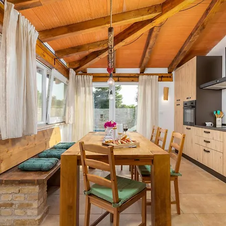 Holiday home Amazing In Klimni With Kitchen